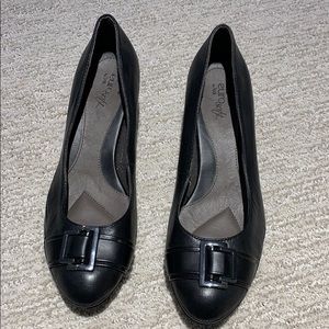 Women’s Comforts dress shoes from DSW